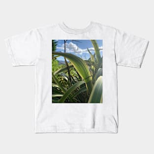 Harakeke in the sun Kids T-Shirt